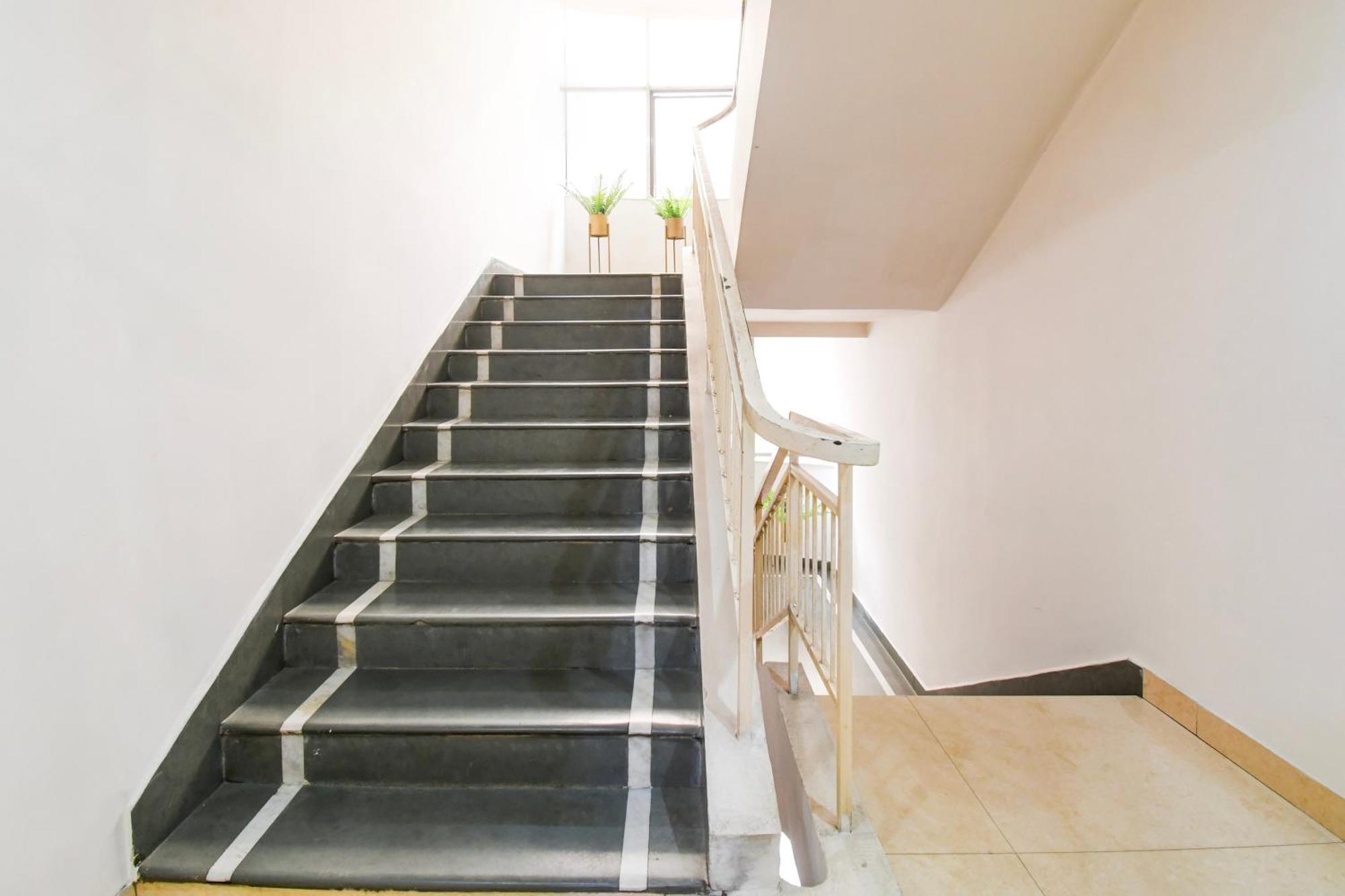 Super Townhouse Harmu Road Formerly Elite City Ranchi Bagian luar foto